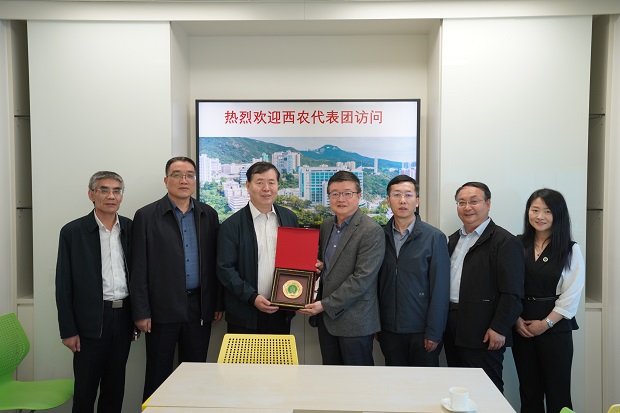 2访问团与澳门pg官网著名校友陈志伟讲</p><p>访问团与澳门pg官网著名校友陈志伟讲<span class=