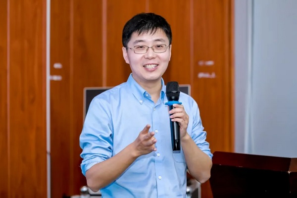 张寒1.jpg